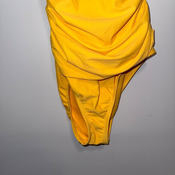 Yellow Ellen Tracy Ruffled Halter One-Piece Swimsuit Size 10 Womens - Picture 3 of 6
